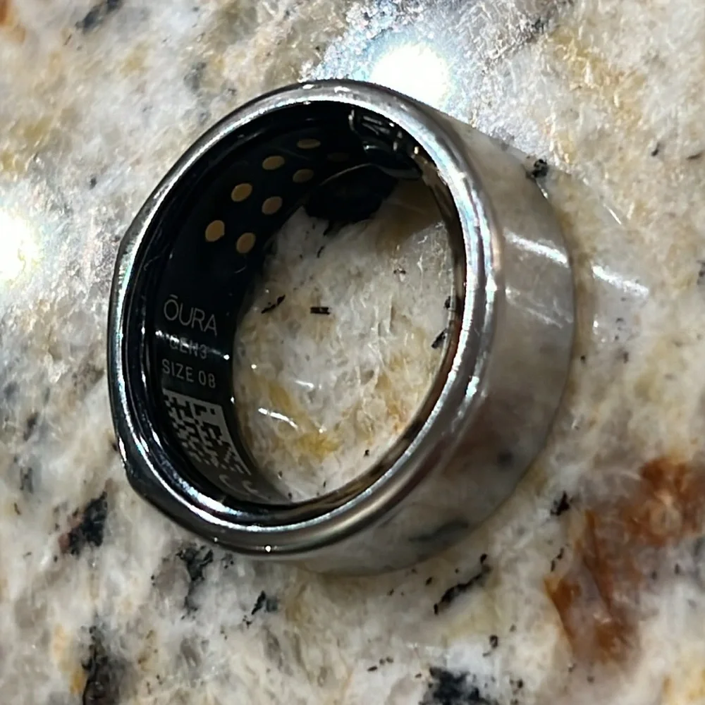 Oura Ring : Silver, Size 8